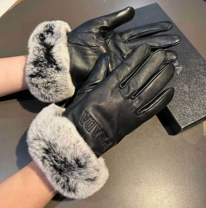 Prada gloves hm42